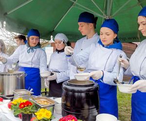 Żurek dla wszystkich! Wielkanocne gotowanie na gorzowskim ryneczku