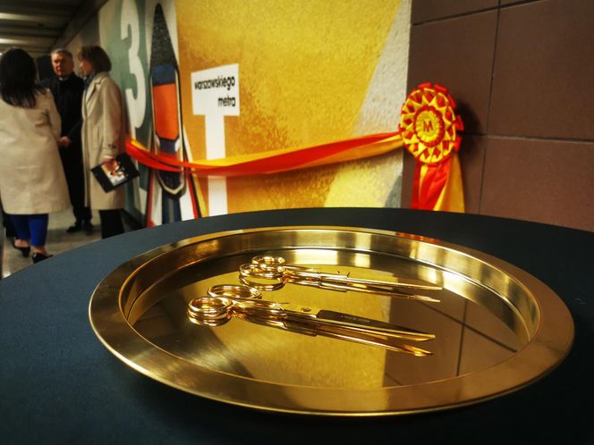 30 lat metra w Warszawie. Odsłonięcie mozaiki