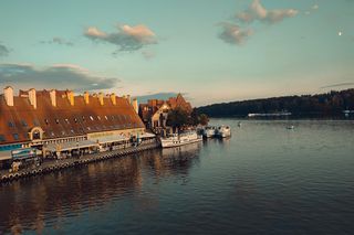 Mikołajki to mazurska Wenecja. Przyciągają turystów z całego świata