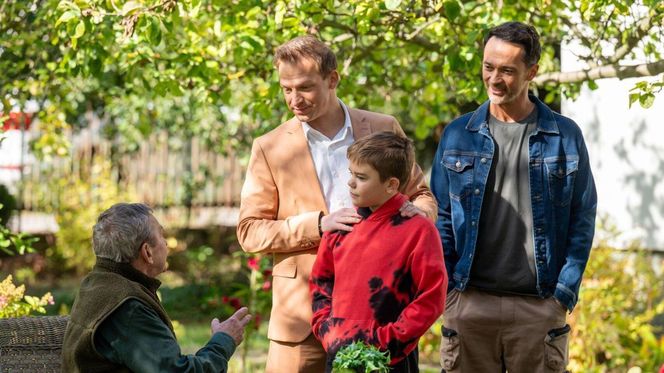 Barwy szczęścia odc. 3140. Czesław Zarzeczny (Marian Jaskulski), Ksawery (Bartosz Gruchot), Mariusz (Rafał Cieszyński), Łukasz (Michał Rolnicki)