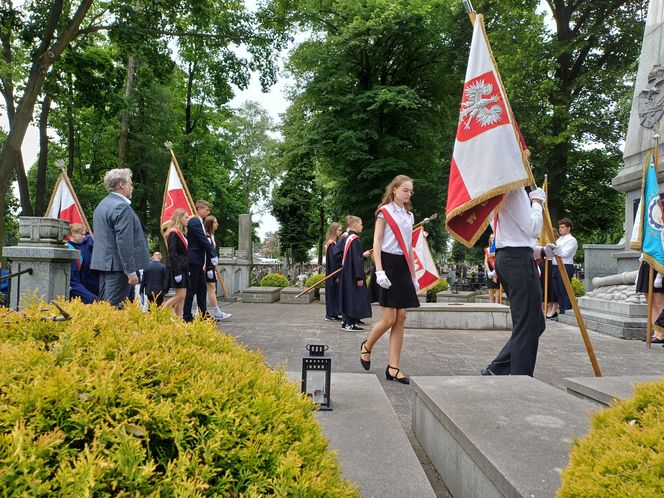 Pamięć o powstańcach żyje w Ostrzeszowie. Ulicami miasta przeszedł Marsz Pamięci [ZDJĘCIA]