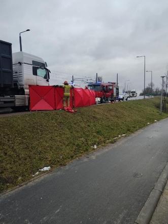 Koszmarny wypadek w Częstochowie. Mężczyzna wszedł pod ciężarówkę