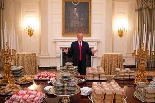 Trump nakarmił sportowców fast foodami [ZDJĘCIA]