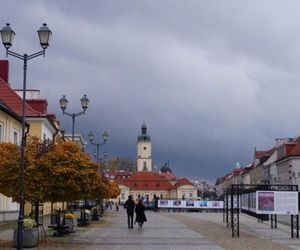 To najbrzydsze rynki w Podlaskiem. Te antywizytówki regionu wybrała AI