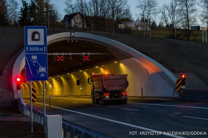 Tunel na Zakopiance (S7) pod Luboniem Małym, pomiędzy miejscowościami Naprawa i Skomielna