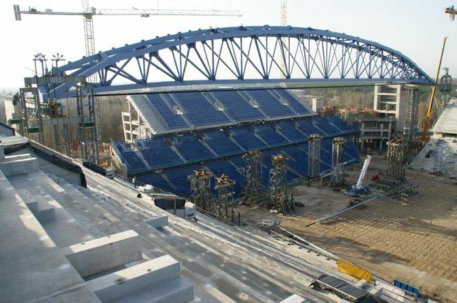 Montaż kratownicy na Stadionie Miejskim w Poznaniu