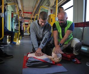  W pociągu uczyli jak ratować życie. Nietypowa akcja Szybkiej Kolei Miejskiej