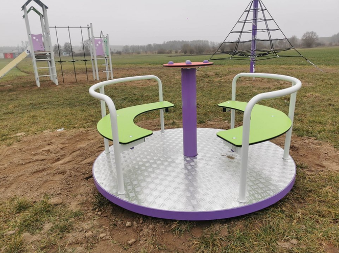 Nowe elementy na placach zabaw w gminie Osieczna