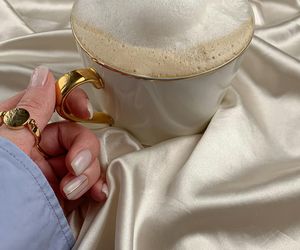 Szukasz idealnego manicure’u na lato? Te kolory pięknie podkreślą wakacyjną opaleniznę