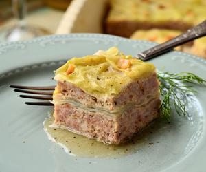 Zapiekanka z młodej kapusty i mięsa mielonego - przepis na kapuścianą lazanię