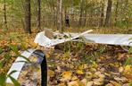 Katastrofa lotnicza w Kościelcu. Szybowiec spadł do lasu, nie żyją dwie osoby [ZDJĘCIA]