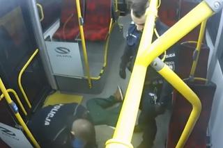 Dramatyczna akcja policji, w autobusie reanimowali mężczyznę