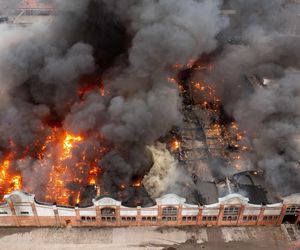 Mieszkańcy dostali Alerty RCB! Pożar hali w Gdańsku, dym może być toksyczny