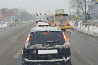 Armagedon na drogach województwa śląskiego. Powodem są opady śniegu i śliska nawierzchnia