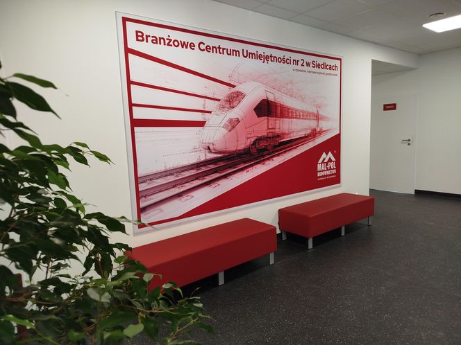 W budynku BCU nr 2 w Siedlcach znajduje się duża hala i 11 sal szkoleniowych, które zostały bardzo nowocześnie wyposażone.