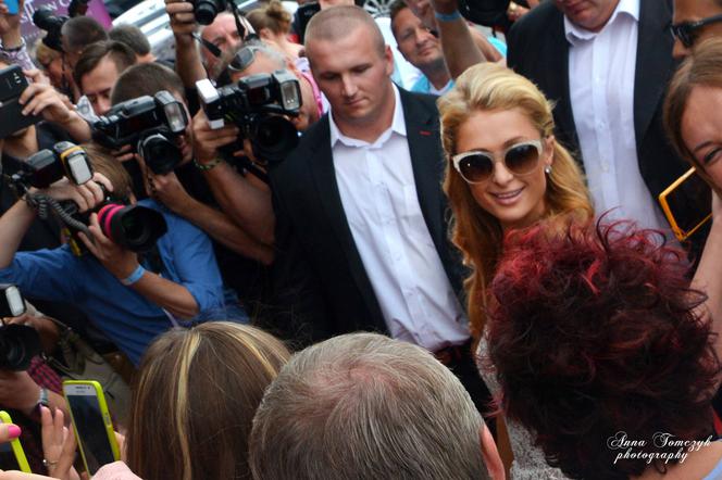 Paris Hilton w Rzgowie [ZDJĘCIA]: Międzynarodowe Targi Mody w Ptaku z udziałem amerykańskiej celebrytki [AUDIO]