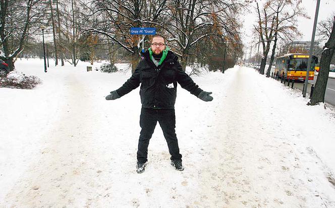 Stolica tonie w brudnej brei