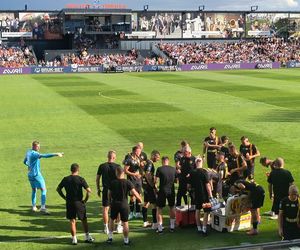 Korona Kielce wygrała w Niecieczy! Żółto-Czerwoni gonią czołówkę PKO BP Ekstraklasy