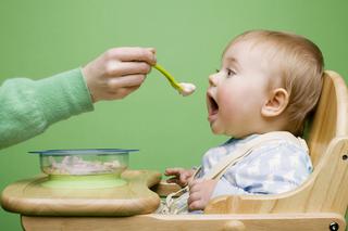 Kaszki dla niemowląt: jak wprowadzać kaszki do diety niemowlaka?