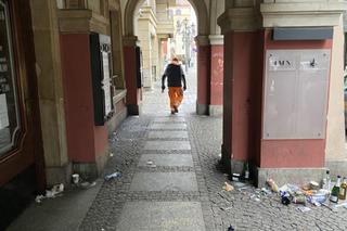 Sylwester się skończył, a kto posprząta? Centrum Wrocławia tonie w śmieciach
