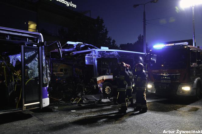 Czołówka dwóch autobusów! Są ranni