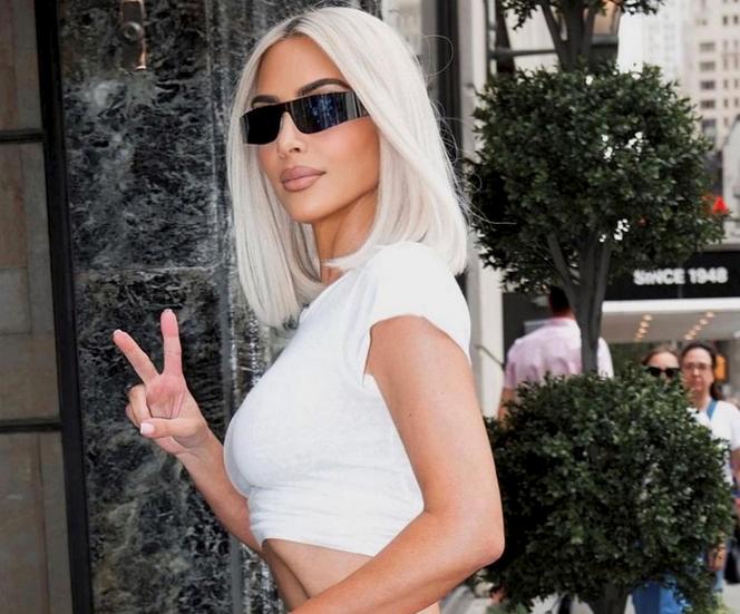Kim Kardashian znów zachwyca. Tym razem jako symbol seksu lat 80.