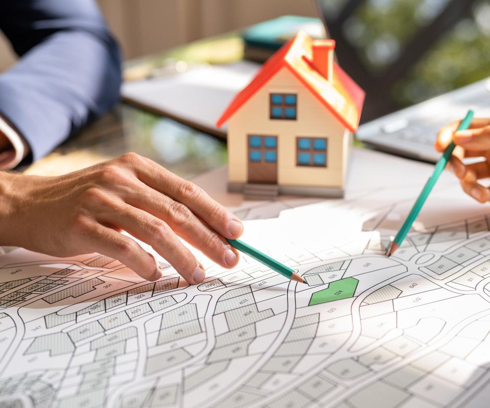 Planowanie inwestycji nieruchomości – analiza działek na mapie