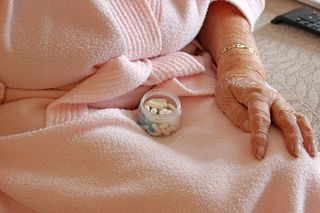 Więcej seniorów dostanie bezpłatne leki. Aptekarze alarmują: jest jeden mankament