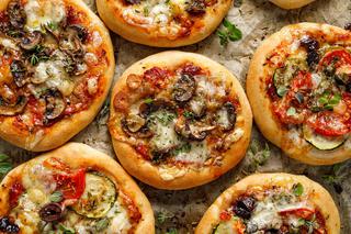 Przepis na pizzerinki - puszyste i pyszne mini pizze