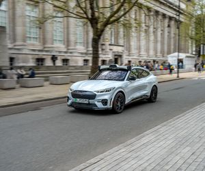 Taksówki bez kierowców wjeżdżają do Europy. Uber rozpoczyna testy 