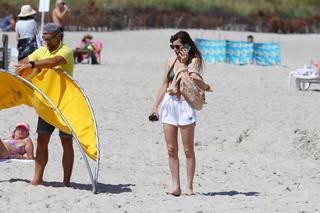 Agnieszka Dygant chowa się za parawanem