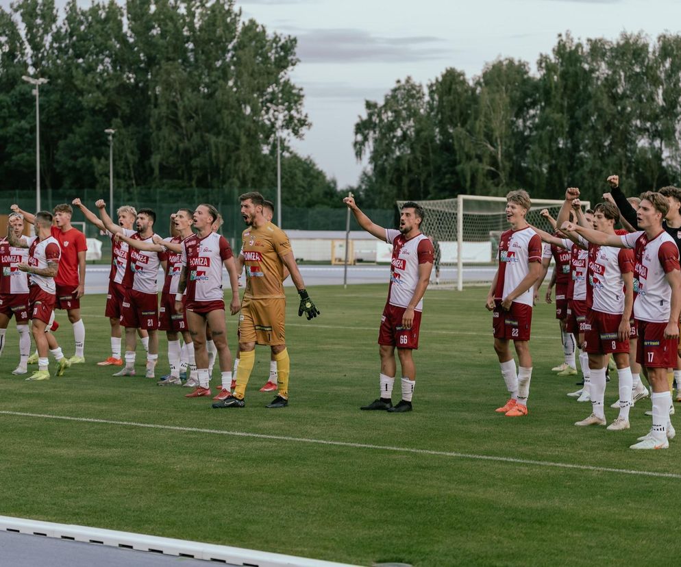 ŁKS Łomża vs Znicz Biała Piska już w najbliższy weekend na Z18! Czy uda się podtrzymać zwycięską passę?