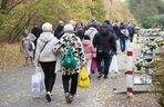 Tłumy na cmentarzu na Miłostowie