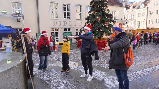 Bieg Mikołajów w Olsztynie. Około 400 osób pobiegło w charytatywnym celu [ZDJĘCIA]