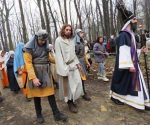 Misterium Męki Pańskiej na kalwaryjskim wzgórzu w Piekarach Śląskich