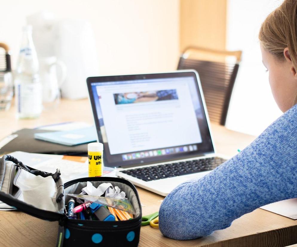 Rewolucja w szkołach! Laptopy i nowoczesny sprzęt dla uczniów i nauczycieli 
