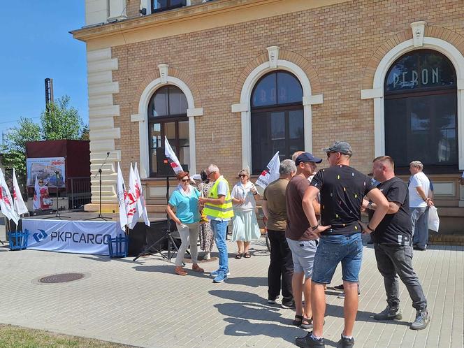 Protest przed siedzibą PKP Cargo w Tarnowskich Górach