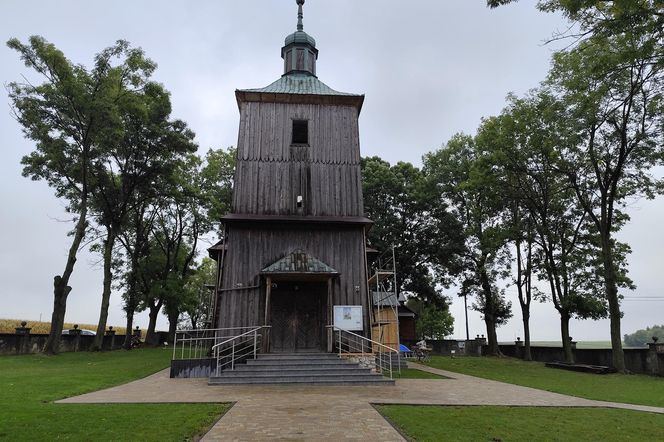 Mieszkańcy Mostka w szoku! Nie dowierzają, że ich proboszcz mógł krzywdzić dzieci