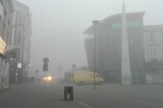 Uwaga kierowcy! Silna mgła znacząco ogranicza widoczność! [OSTRZEŻENIE]