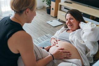 Przez to poród boli bardziej. Położna wymienia rzeczy, które potęgują ból porodowy