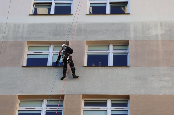 Strażacy z woj. lubelskiego odwiedzili pacjentów Uniwersyteckiego Szpitala Dziecięcego w Lublinie