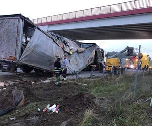 Autostrada A1 w Częstochowie zablokowana. Ciężarówka leży na jezdni