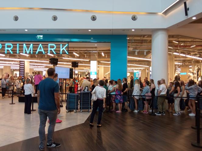 Primark we Wrocławiu oficjalnie otwarty! Kolejki do sklepu od samego rana [ZDJĘCIA]