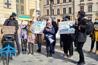 Ulicami Lublina przeszła po raz 6 Manifa. Tym razem - w geście solidarności z Ukrainą