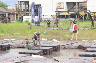 Runmageddon w Katowicach 2025. Błoto, pot i triumf na Hałdzie Kostuchna