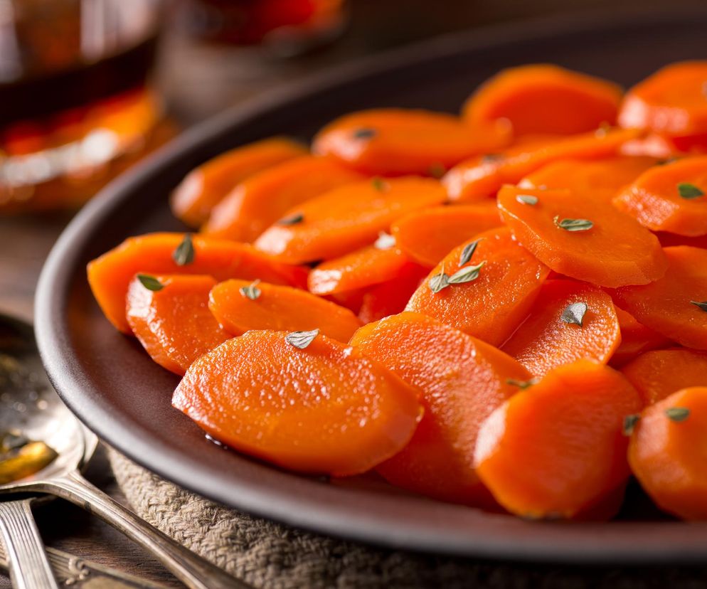 Marchewkowe hity z PRL-u miały sens. Dodaj odrobinę masła do marchewki. Zrób tak dla zdrowia