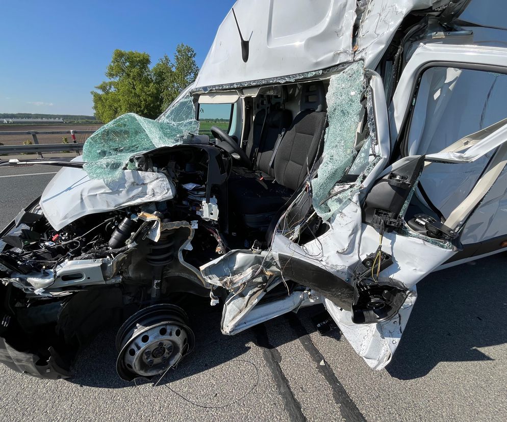 Wypadek na S5 koło Leszna. Zderzyły się bus i samochód ciężarowy