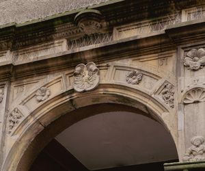 Renesansowy portal w bloku w Świdnicy
