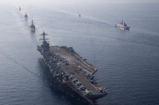USS Ford zmierza na Morze Śródziemne. USS Carl Vinson płynie w stronę Izraela