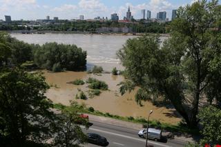 Warszawie grozi powódź! Poziom wody w Wiśle osiągnął stan alarmowy! NOWE INFORMACJE [ZDJĘCIA]